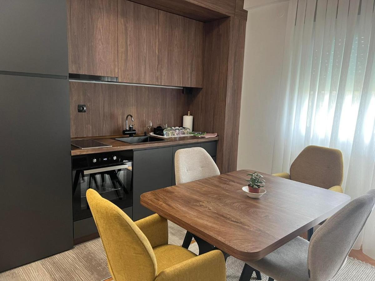 Kuman Apartments Kumanovo Bagian luar foto